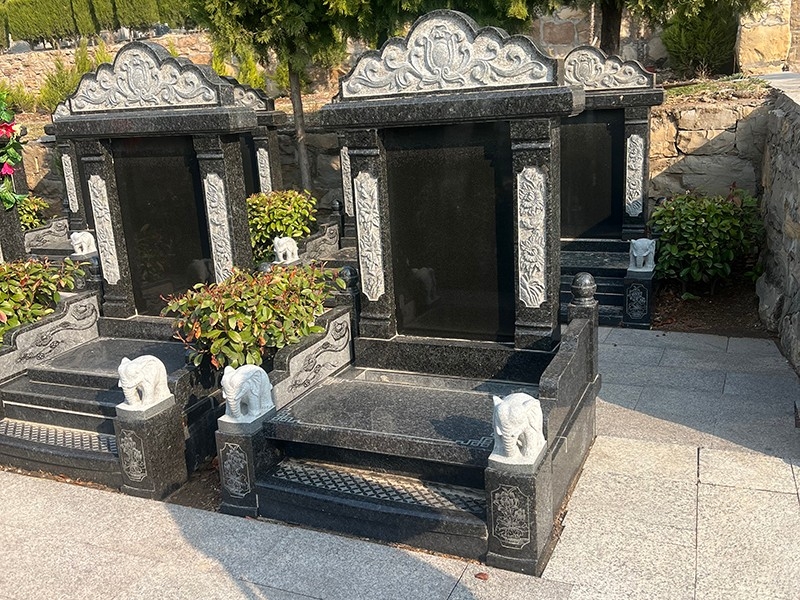 墓碑墓穴